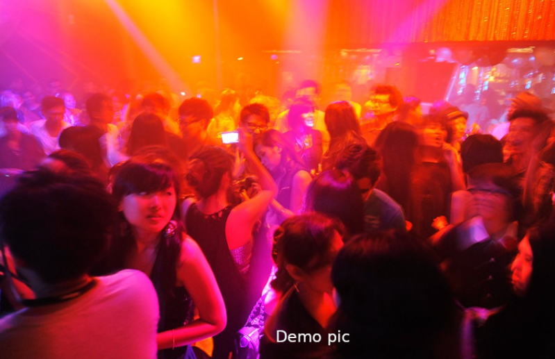 निर्देशक का सनसनीखेज खुलासा-नाइट क्लबों में अपना गाना बजाने के लिए पैसा देते हैं संगीतकार, रैपर्स और....