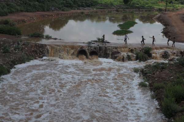 ग्वालियर मुरार नदी में आया बारिश का पानी