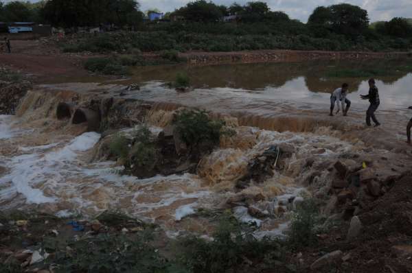 ग्वालियर मुरार नदी में आया बारिश का पानी