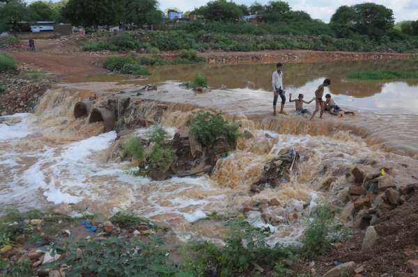 ग्वालियर मुरार नदी में आया बारिश का पानी