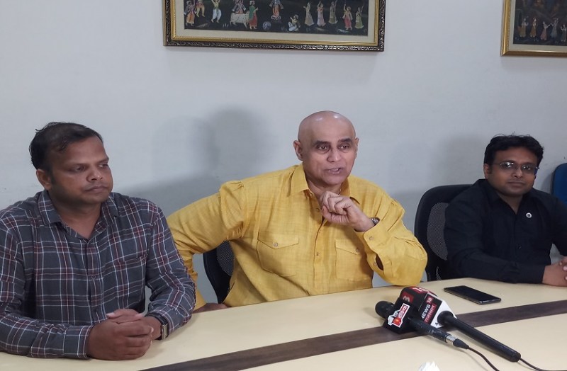 मंदिर की घंटी से हाथ 6 इंच दूर होने पर भी बजेगी घंटियां, एक्टर पुनीत इस्सर ने भी देखा इनोवेशन