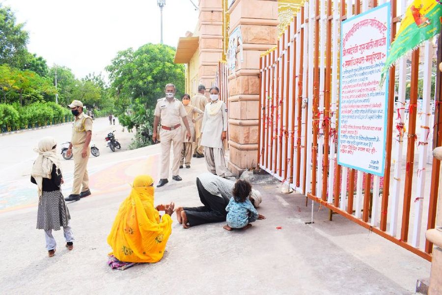 अबकी रूणीचा नी ह जाणों ....बाबा ने घरें ही बुलाणों ...कोरोना ने ठिकाणे लगाणों