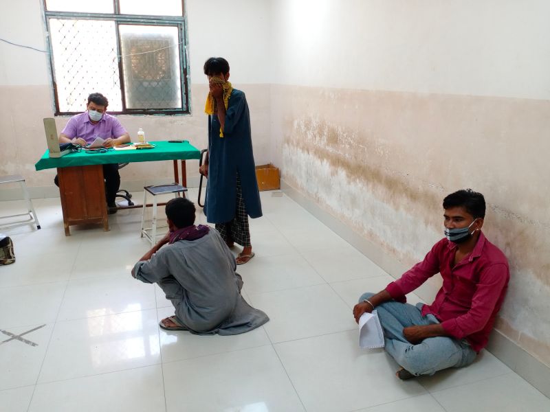 ओपीडी में डिस्टेंस: खांसी-बुखार के मरीजों की दूर से ही जांच