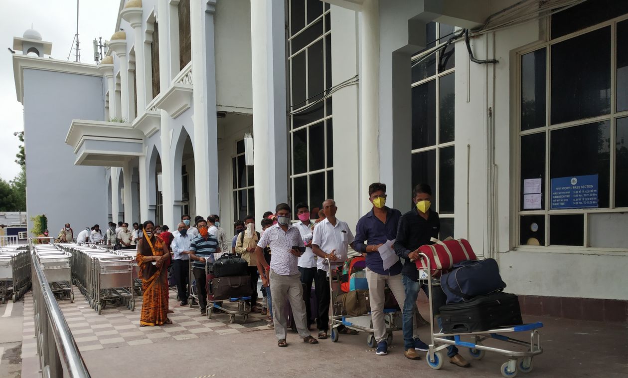 प्राइवेट बसों की तरह चल रही एयरलाइंस, चार्टर्ड नाम से पूरा प्लेन बुक कर रहे एजेंट