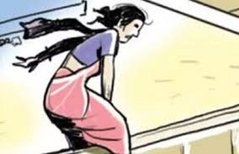परवत पाटिया में बेटी के साथ मां पांचवीं मंजिल से कूद गई, दोनों की मौत