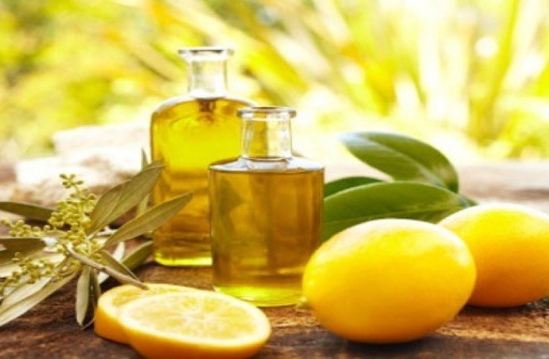 त्वचा को निखारेगा लेमन एसेंशियल ऑयल