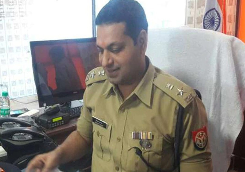 अयोध्या पुलिस का नया प्रयोग, क्रिमिनल्स की खूबसूरत तस्वीर और कारनामों का ब्यौरा अब उनके गांव में होगा चस्पा