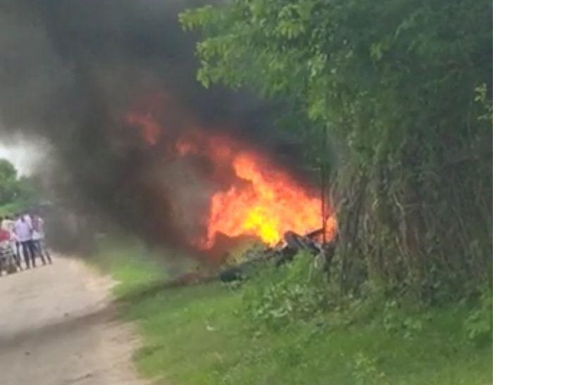 The miscreants hit the bike from behind, then the other side set the car on fire