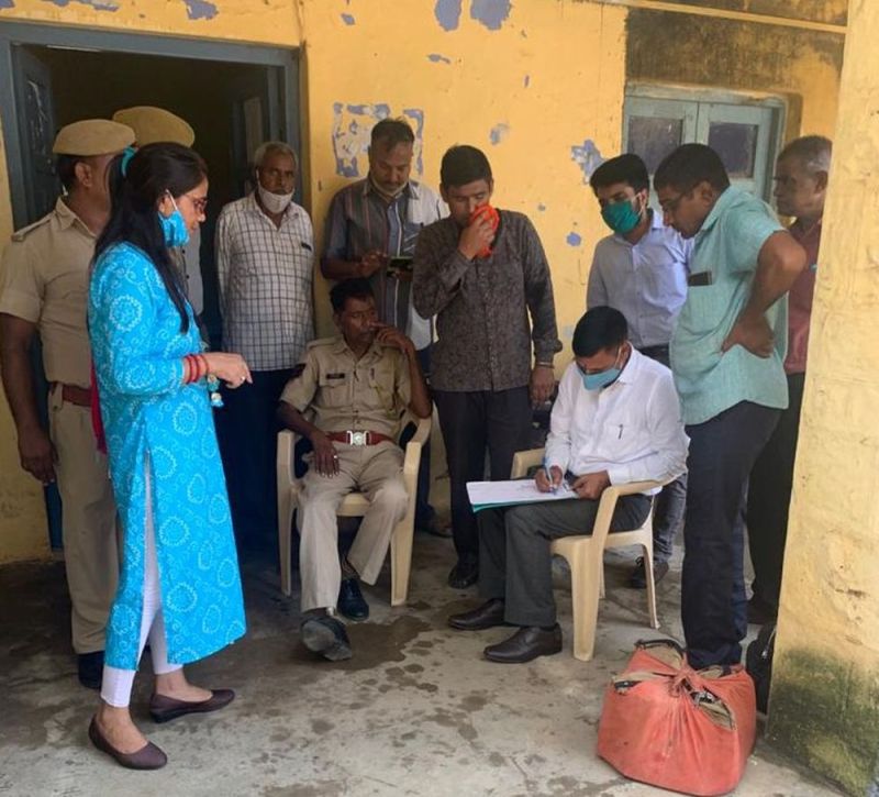 छह होमगार्ड से 12  हजार लेते हेड कांस्टेबल गिरफ्तार