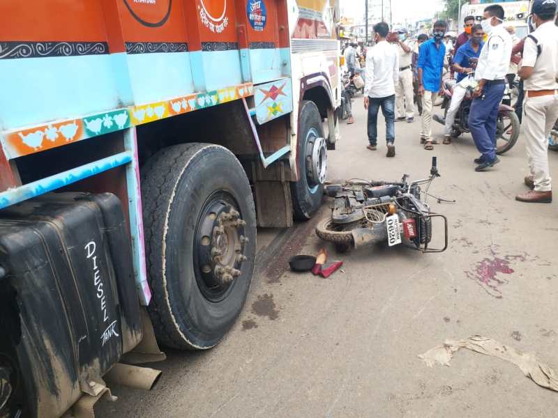 Youth injured in road accident in Khandwa