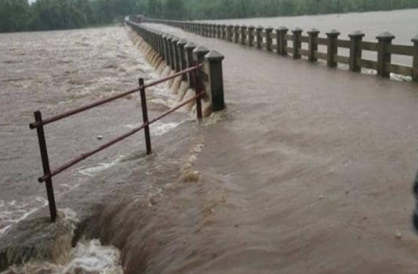 भारी बारिश का दौर: कई नादियों में बाढ़, सड़कें जलमन्न, 24 घंटे में 33 जिलों में भारी बारिश का अलर्ट