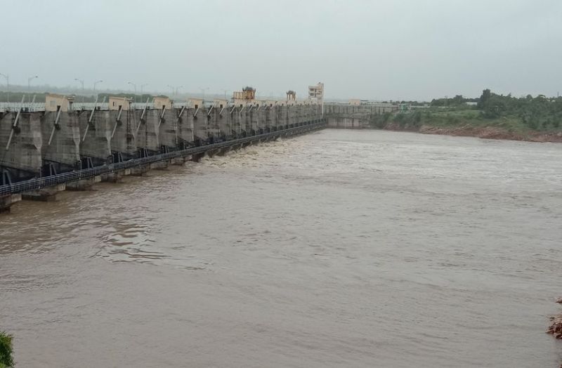 कोटा के गेपरनाथ में अचानक आए बरसाती पानी में फंसे आधा दर्जन युवक, रात तक तलाश