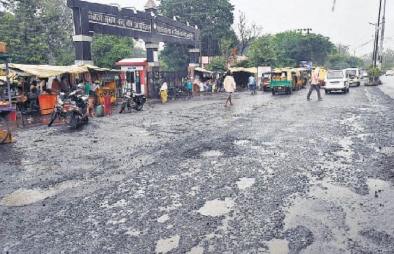 स्मार्ट सिटी जबलपुर के प्रमुख मार्ग की सड़क