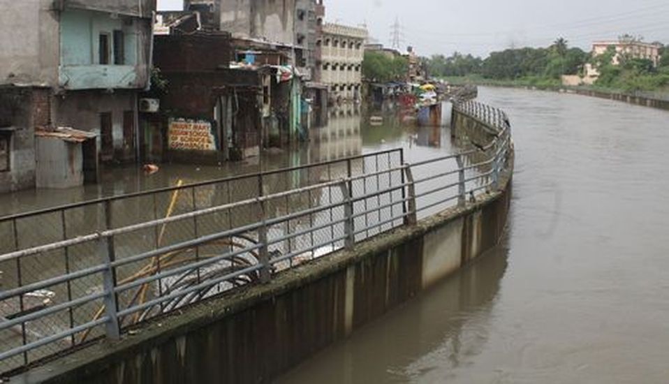 तापी उतरी लेकिन और उफनी खाड़ी