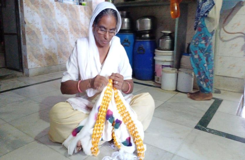 चार विदेशी भाषाएं बोलने वाली नगीना का कोरोना में रोजगार छीना तो घर चलाने पकड़ी नई राह