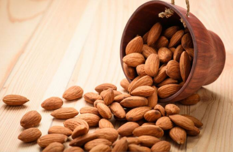 बादाम खाएंगे तो दवाइयों से दूर रहेंगे, जानें इसके फायदे