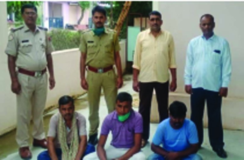 जुआंरियों के खिलाफ एक्शन, तीन गिरफ्तार, 3100 रुपए जब्त