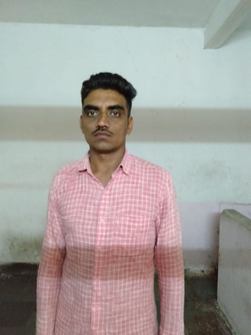 तीन फर्जी परीक्षार्थी पकड़े, एक शिक्षक भी गिरफ्तार