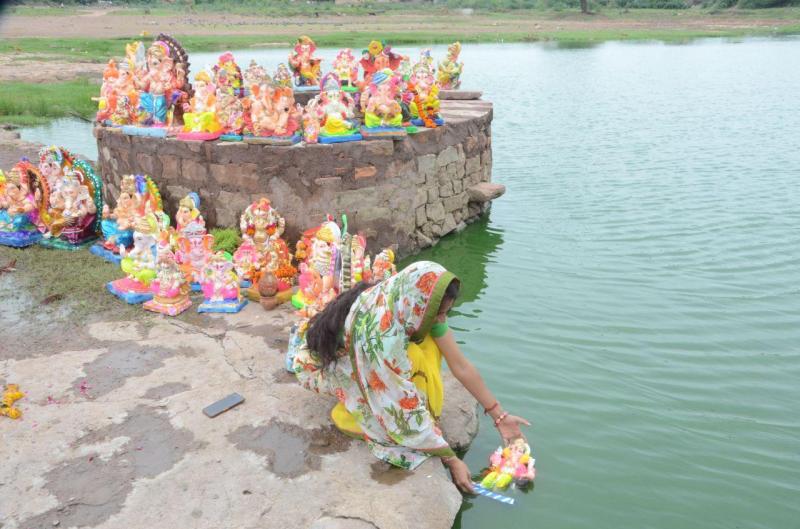 मंगलमूर्तियों का उत्साहपूर्वक किया विसर्जन, प्रमुख जलाशयों पर रहा पुलिस का पहरा