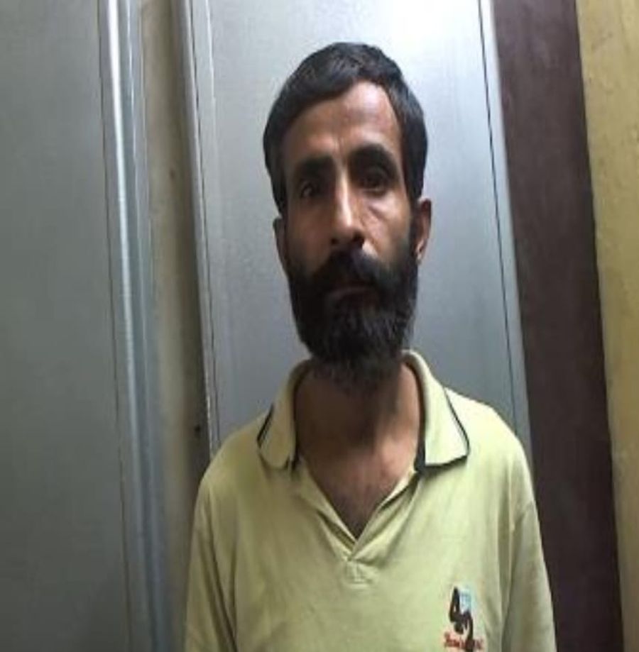 बारह फिट ऊंचाई से कूदकर भाग निकला कैदी
