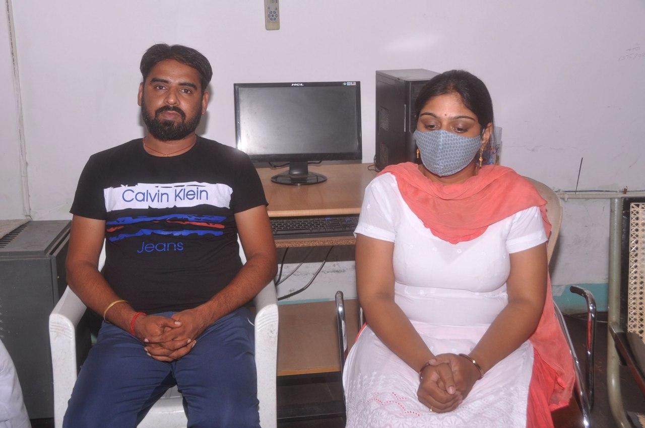दस हजार रुपए की रिश्वत लेते महिला पटवारी व सहायक अरजनवीस गिरफ्तार