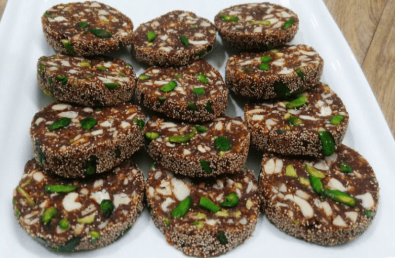 शरीर में आयरन की पूर्ति करेंगे खजूर रोल, ऐसे बनाएं