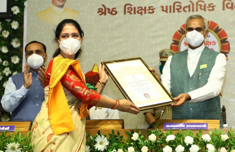 राष्ट्रीय शिक्षक दिवस पर इन शिक्षकों को मिला श्रेष्ठ शिक्षक अवार्ड