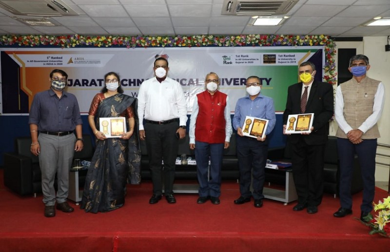 जीटीयू के तीन प्रोफसरों को टेक गुरू अवार्ड