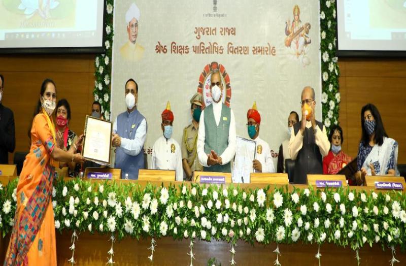 'गुजरात बनेगा नई शिक्षा नीति लागू करने वाला पहला राज्य'
