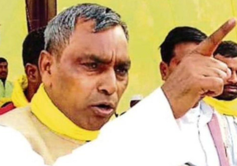 पूर्व विधायक की हत्या से नाराज पूर्व मंत्री ओम प्रकाश राजभर ने कहा, अपराधियों के सामने सरेंडर कर चुकी है योगी सरकार