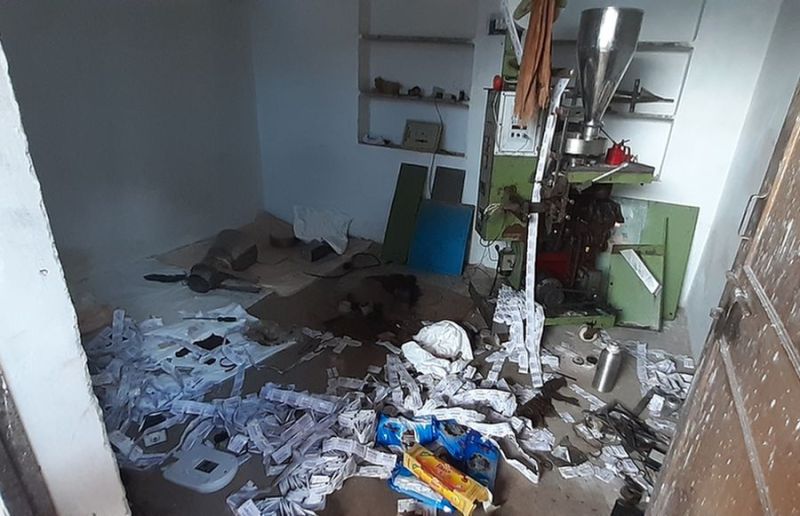 शिवसागर कॉलोनी में एक मकान में चल रही नकली गुटखे बनाने की फैक्ट्री