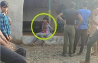 रातभर रस्सी से बांधकर रखा, सुबह हुई तो पुलिस को सौंप दिया