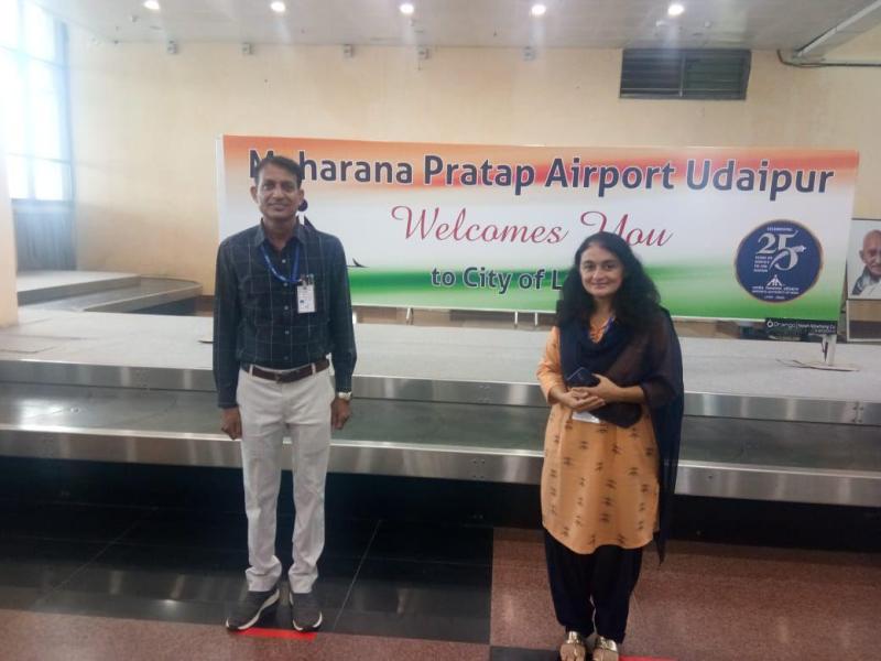 sushil_gupta_with_airport_director.jpg