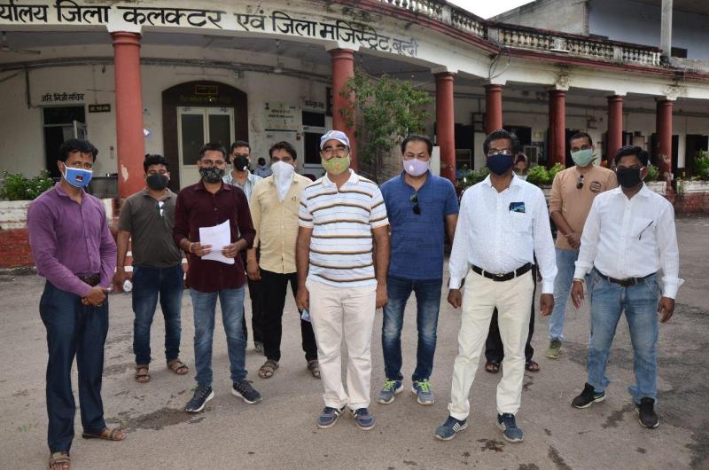 शिक्षकों के वेतन से कटौती बंद करो