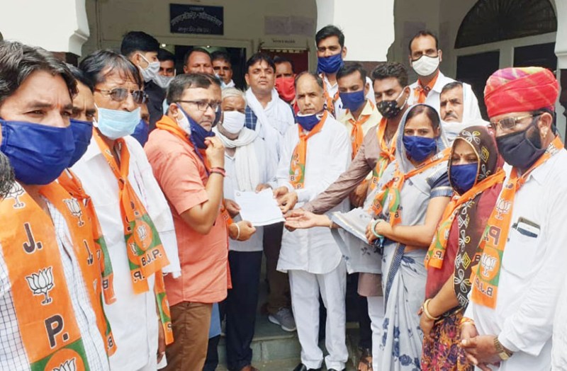 विधायक के नेतृत्व में राज्य सरकार की विफलताओं पर सौंपा ज्ञापन