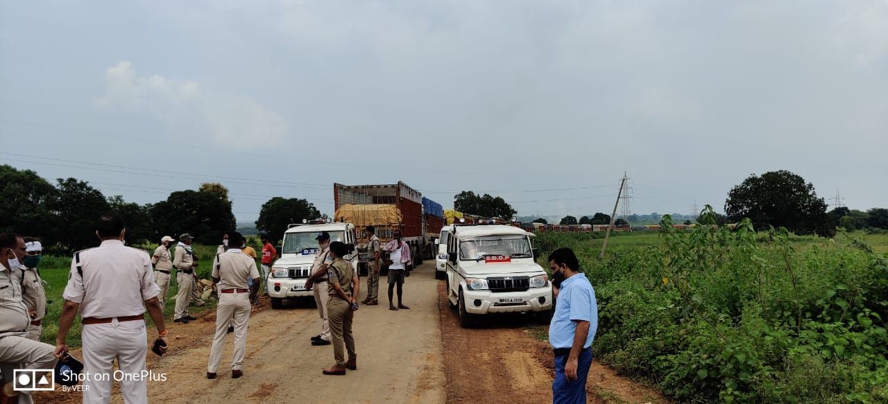  37 trucks going to UP after transporting overload of mineral from Satna were caught in Rewa