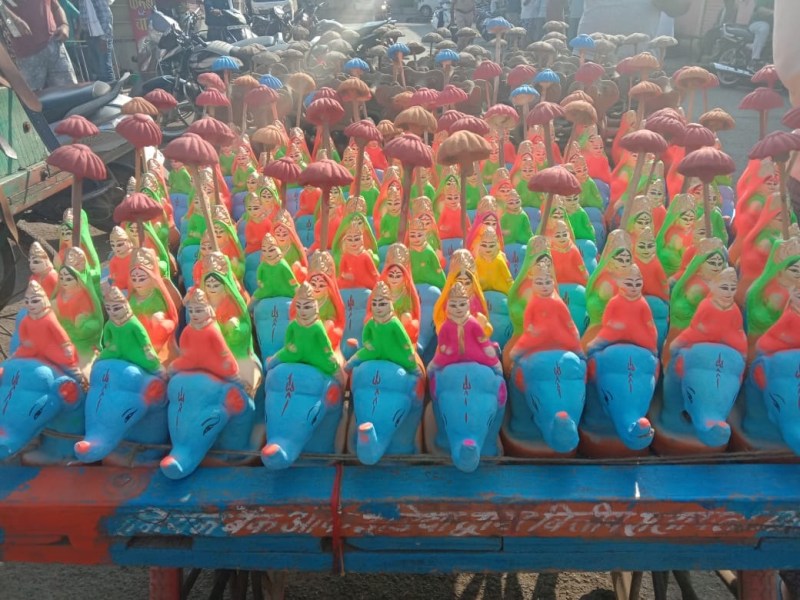 सौभाग्य और संतान की दीर्घायु के लिए आज होगी महालक्ष्मी पूजा, मिट्टी के हाथी पुजेंगे