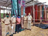 खेत में कपड़े धुलाई की एक और इकाई सील