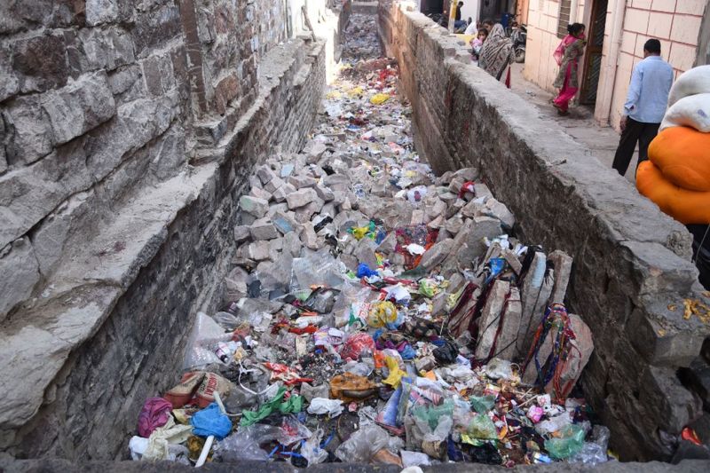 अड़चनों की गिरफ्त में बदहाल हुआ ड्रेनेज सिस्टम, निगम-जेडीए ने कोर्ट में माना