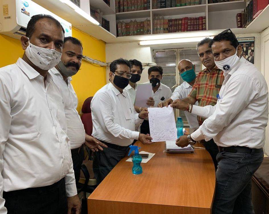 कोर्ट परिसर में नहीं हो रही है कोरोना गाइडलाइन की पालना