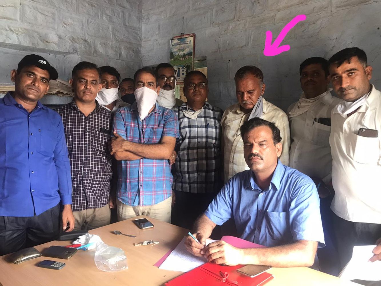 म्युटेशन भरने के बदले छह हजार रिश्वत लेते पटवारी गिरफ्तार