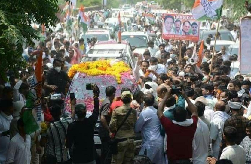Bhartiya Yuva Morcha showed black flags to Kamal Nath gwalior visit 