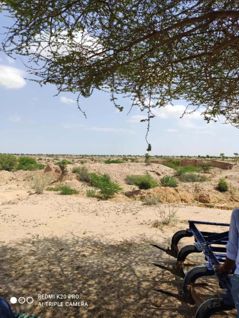 खोखली कर दी जमीन, बेच दी लाखों टन मुर्रम