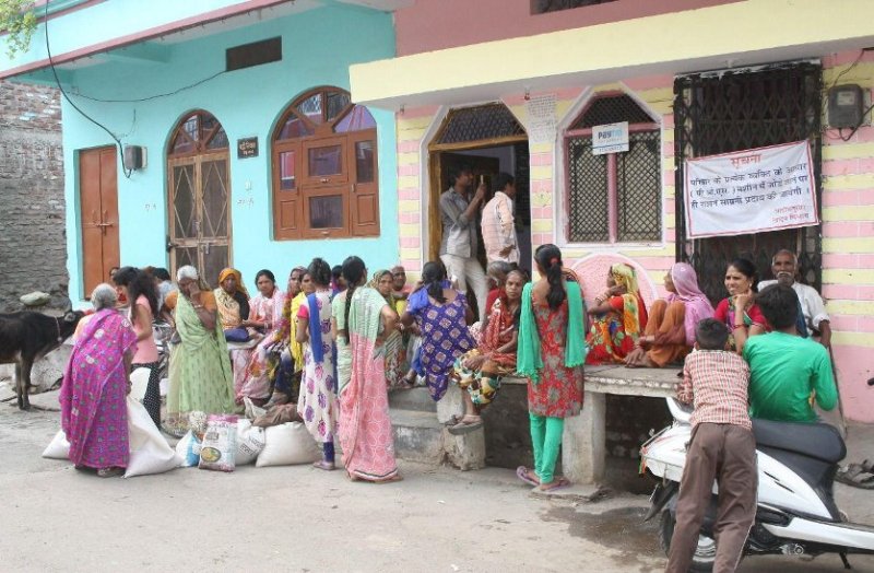 जिले के 17 हजार 526 पात्र परिवार को  मिलने लगा राशन