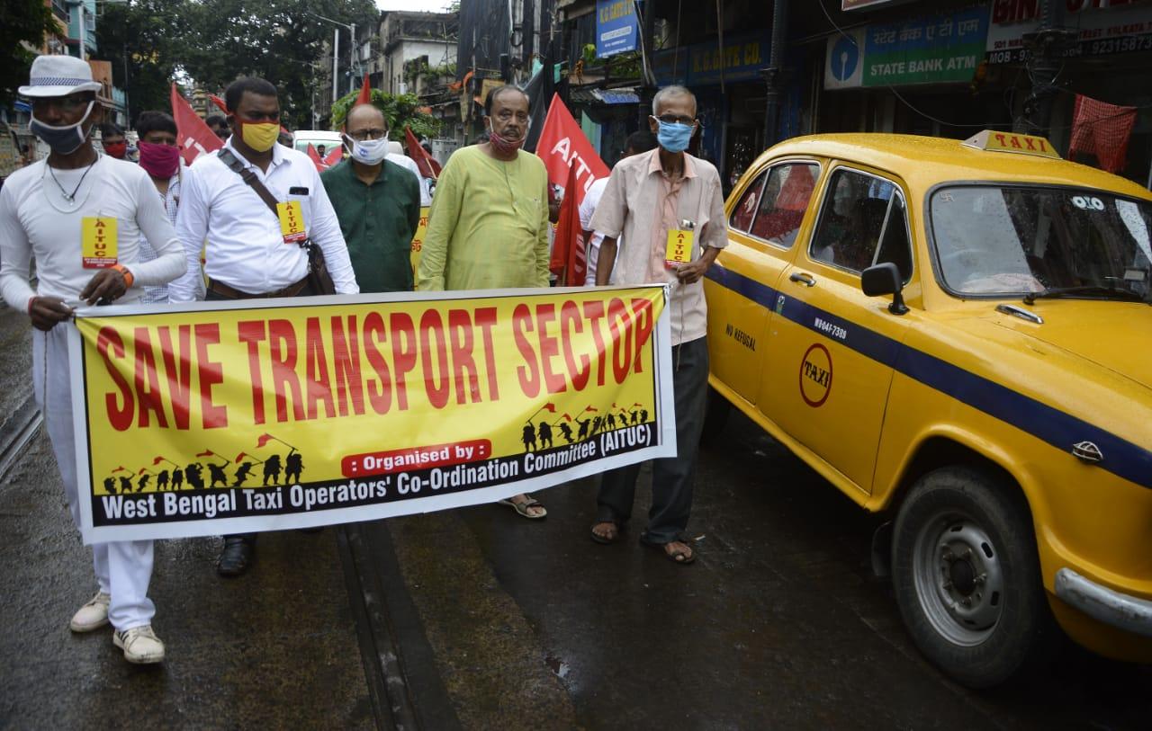 किराया बढ़ाने की मांग, हड़ताल पर रही पीली टैक्सियां