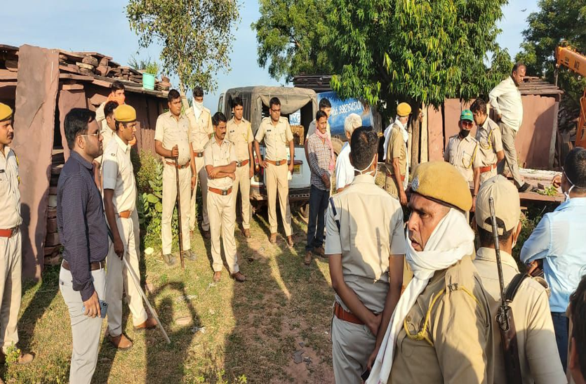 अवैध पत्थर जब्त करने की वन विभाग की टीम का ग्रामीणों ने किया विरोध, दिनभर आरोपियों की तलाश में घूमी पुलिस
