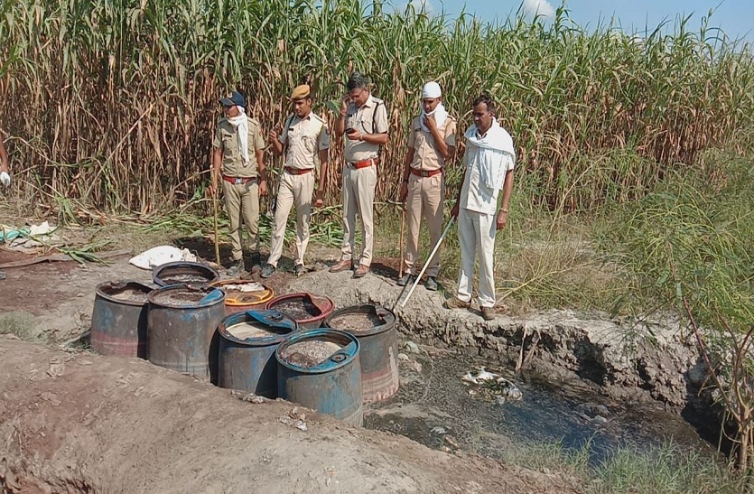 हथकढ़ शराब की फैक्ट्रियों पर कार्रवाई, हजारों लीटर शराब व वॉश की नष्ट