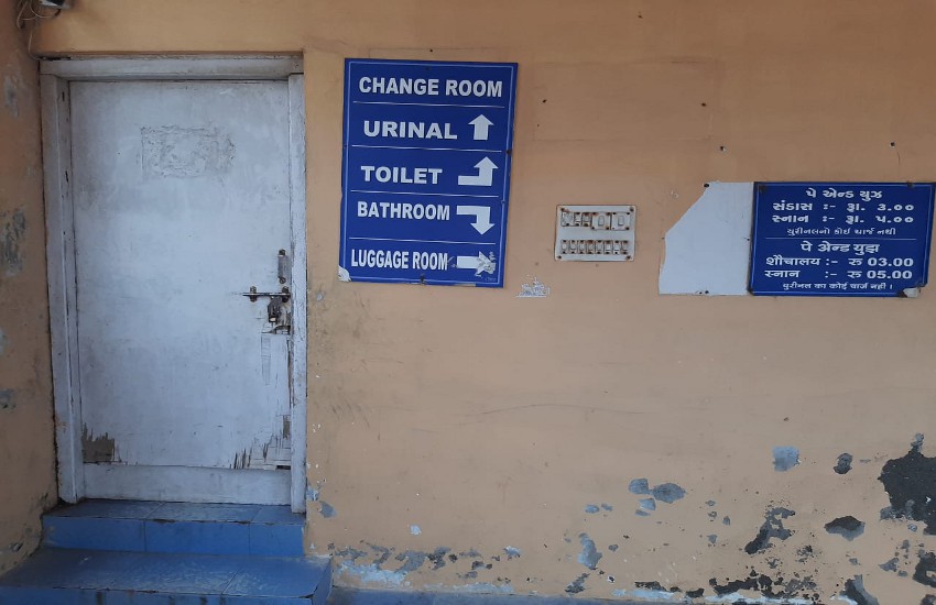 Ahmedabad News : सार्वजनिक स्नानागार व शौचालय 15 दिनों से बंद