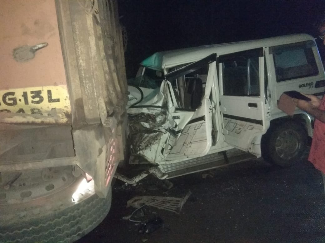Jeep collided with a truck parked on the roadside, four workers injure