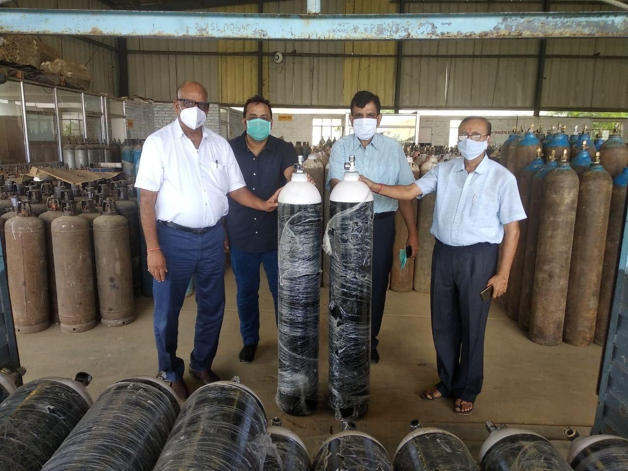Federation handed over 100 oxygen cylinders in bhilwara